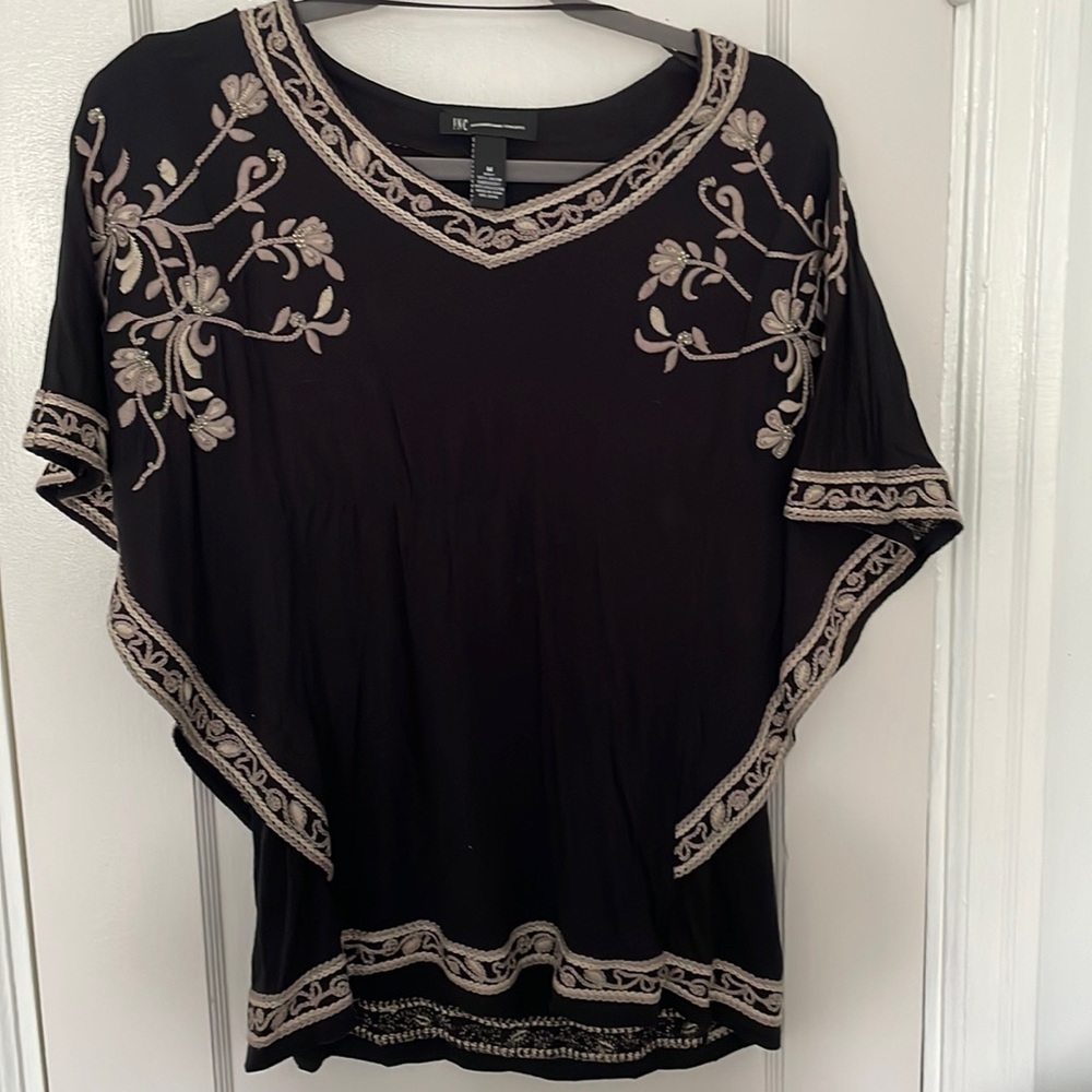 Cute top with embroidery and small silver beads